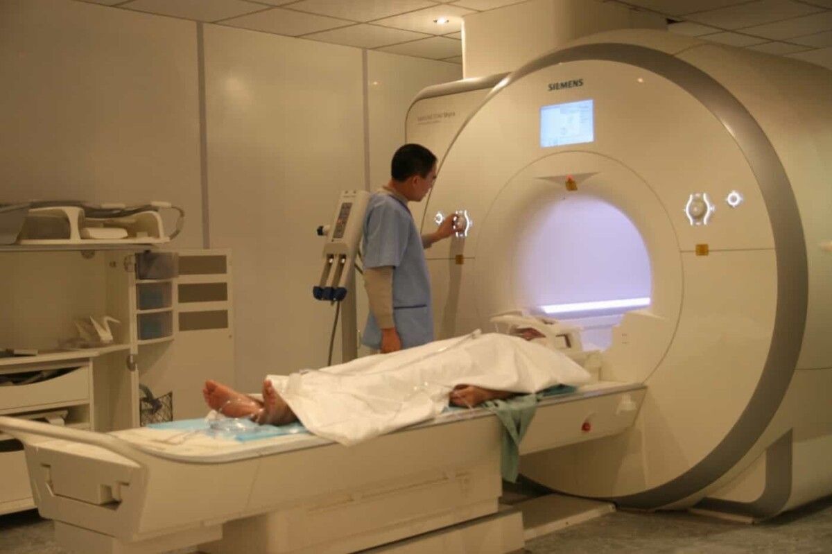 Chụp MRI để chẩn đoán gai cột sống thắt lưng