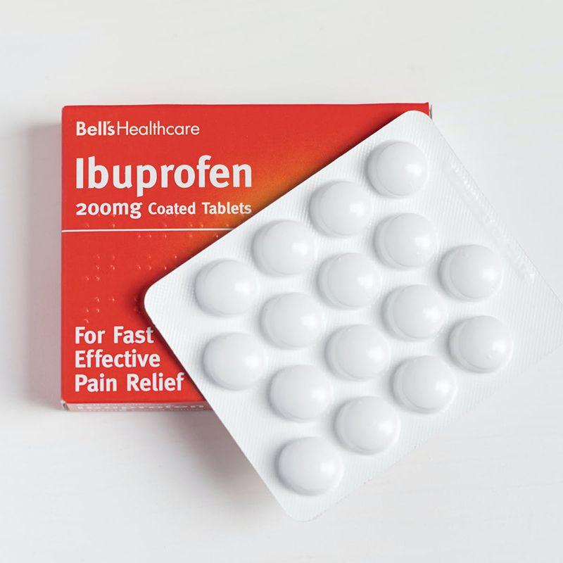 Ibuprofen là loại thuốc kháng viêm không steroid có tác dụng giảm đau cho bệnh nhân